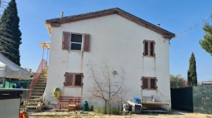 Casale da ristrutturare – panoramico in zona tranquilla e riservata a Filottrano